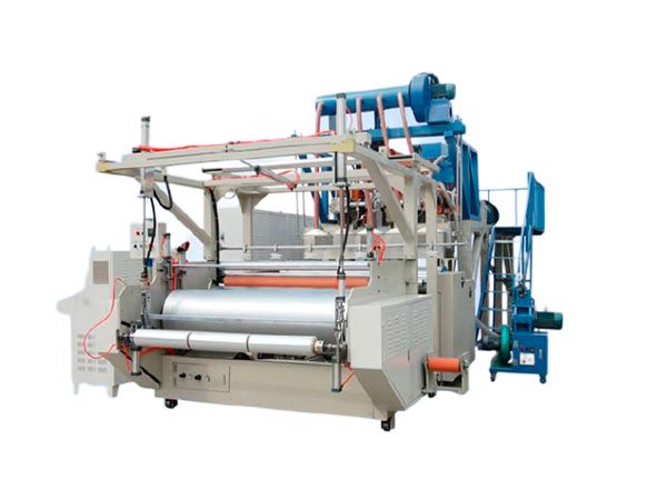Máquina para fabricar películas elásticas de tres capas