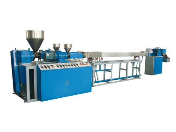 Máquina para fabricar pajitas para beber
