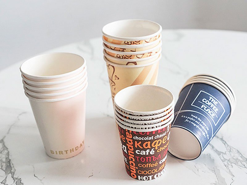 Máquina de vasos de papel con leva abierta